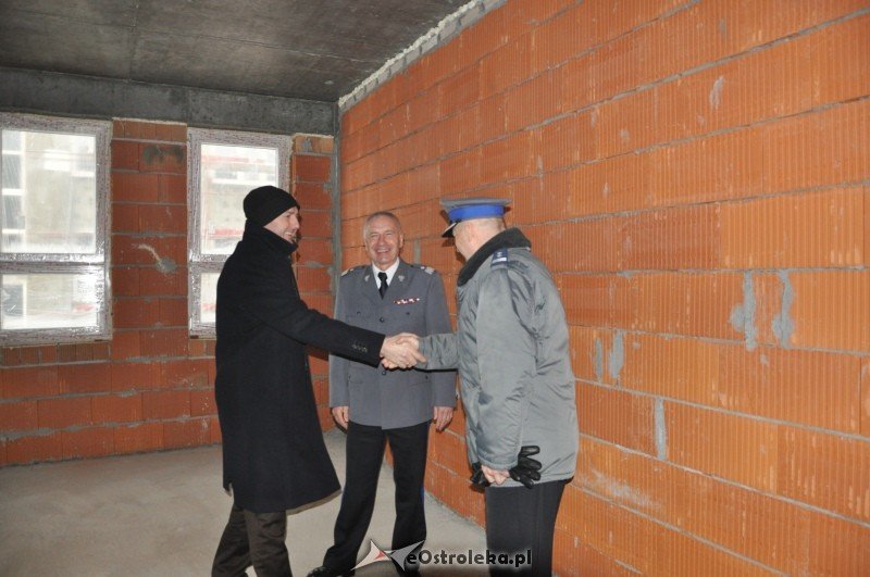 Komendant policji obejrzał nowy gabinet [18 I 2012] - zdjęcie #1 - eOstroleka.pl