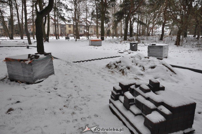 Las przy ulicy Bursztynowej zmienił się w plac budowy [19.I.2012] - zdjęcie #1 - eOstroleka.pl