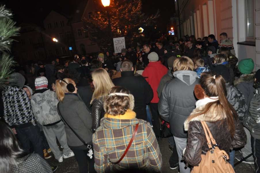 Pikieta przeciwko ACTA w Ostrołęce [25.I.2012] - zdjęcie #41 - eOstroleka.pl