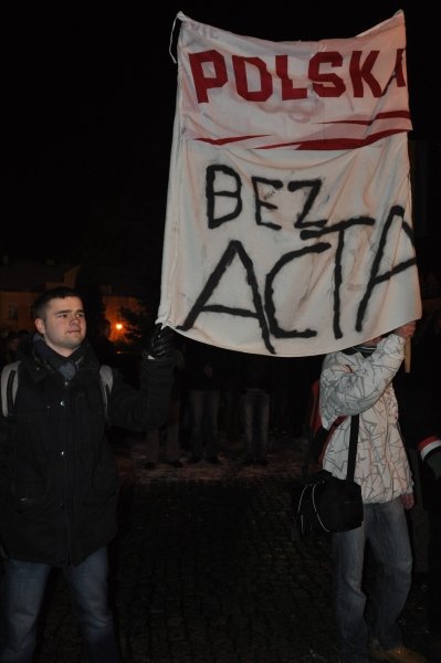 Pikieta przeciwko ACTA w Ostrołęce [25.I.2012] - zdjęcie #57 - eOstroleka.pl