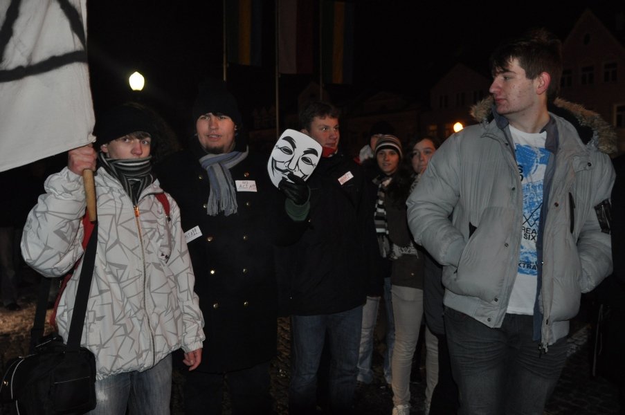 Pikieta przeciwko ACTA w Ostrołęce [25.I.2012] - zdjęcie #7 - eOstroleka.pl
