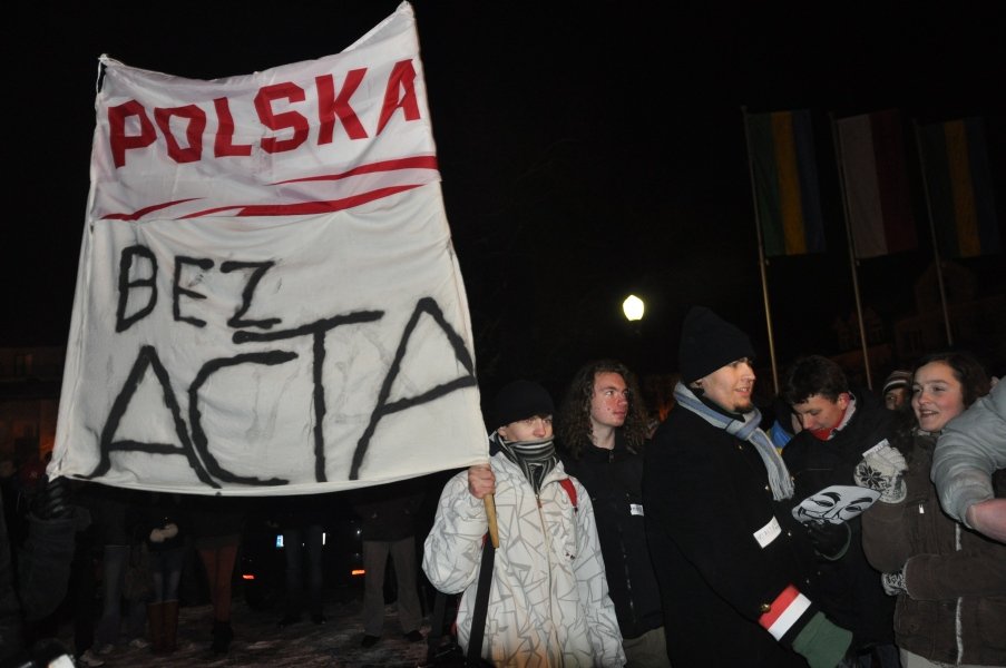 Pikieta przeciwko ACTA w Ostrołęce [25.I.2012] - zdjęcie #59 - eOstroleka.pl