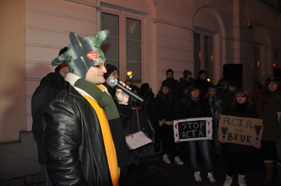 Pikieta przeciwko ACTA w Ostrołęce [25.I.2012] - zdjęcie #60 - eOstroleka.pl