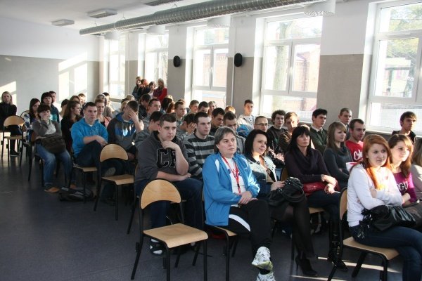 ZSZ 2: Uczniowie rozmawiali o tym dlaczego warto być dawcą szpitku kostnego [2.II.2012] - zdjęcie #11 - eOstroleka.pl