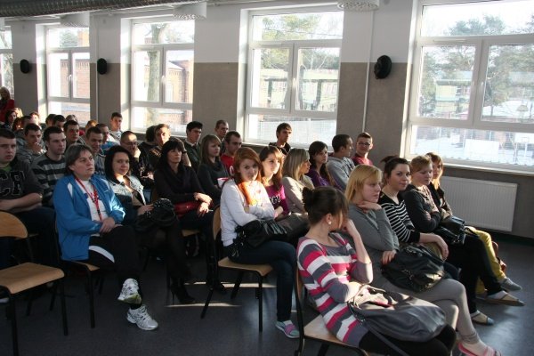 ZSZ 2: Uczniowie rozmawiali o tym dlaczego warto być dawcą szpitku kostnego [2.II.2012] - zdjęcie #4 - eOstroleka.pl