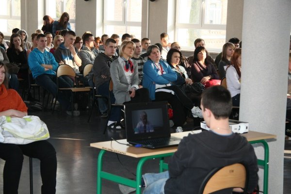 ZSZ 2: Uczniowie rozmawiali o tym dlaczego warto być dawcą szpitku kostnego [2.II.2012] - zdjęcie #5 - eOstroleka.pl