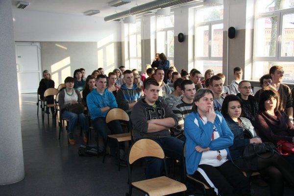 ZSZ 2: Uczniowie rozmawiali o tym dlaczego warto być dawcą szpitku kostnego [2.II.2012] - zdjęcie #3 - eOstroleka.pl
