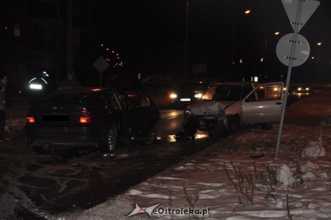 Kolizja 3 aut na ul. Goworowskiej i Jana Pawła II [07.02.2012] - zdjęcie #9 - eOstroleka.pl