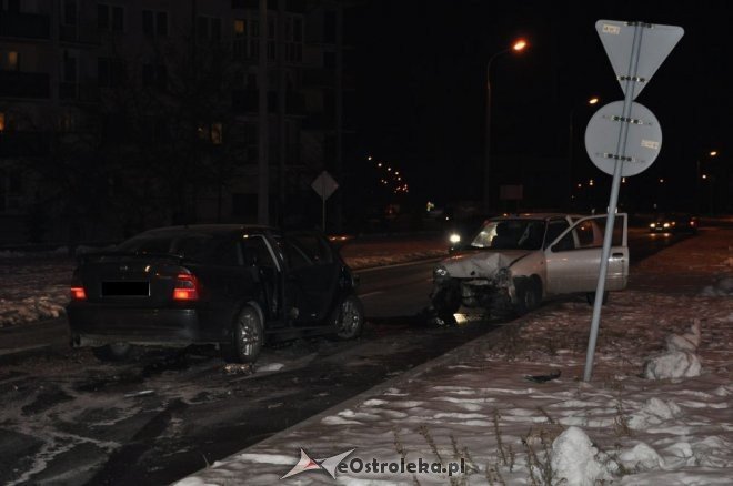 Kolizja 3 aut na ul. Goworowskiej i Jana Pawła II [07.02.2012] - zdjęcie #7 - eOstroleka.pl