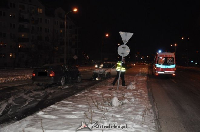 Kolizja 3 aut na ul. Goworowskiej i Jana Pawła II [07.02.2012] - zdjęcie #12 - eOstroleka.pl