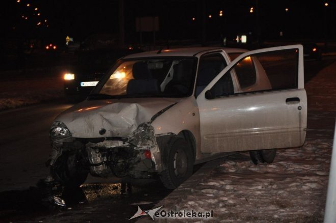 Kolizja 3 aut na ul. Goworowskiej i Jana Pawła II [07.02.2012] - zdjęcie #3 - eOstroleka.pl