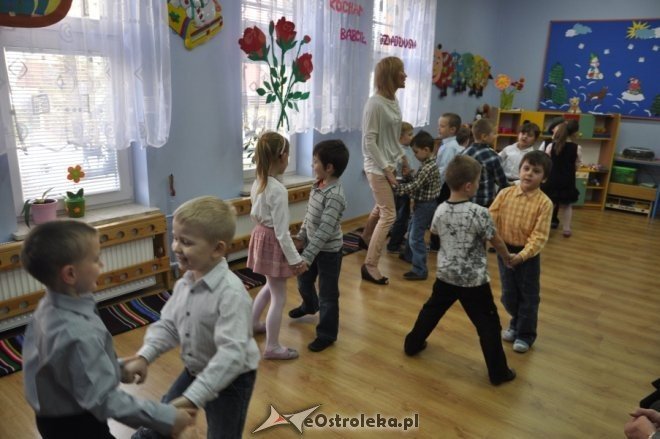 Dzień babci i dziadka w Przedszkolu Miejskim nr 1 [9.II.2012] - zdjęcie #24 - eOstroleka.pl