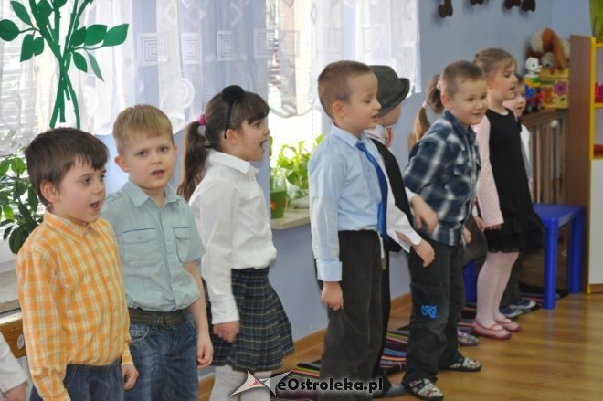 Dzień babci i dziadka w Przedszkolu Miejskim nr 1 [9.II.2012] - zdjęcie #12 - eOstroleka.pl