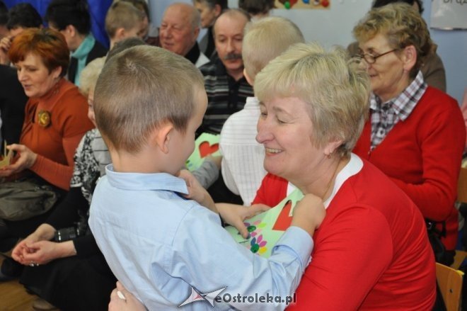 Dzień babci i dziadka w Przedszkolu Miejskim nr 1 [9.II.2012] - zdjęcie #6 - eOstroleka.pl