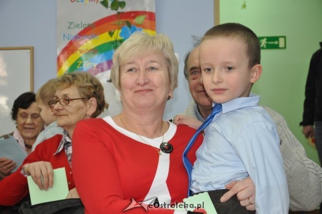 Dzień babci i dziadka w Przedszkolu Miejskim nr 1 [9.II.2012] - zdjęcie #36 - eOstroleka.pl