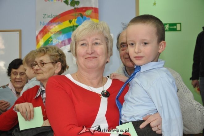 Dzień babci i dziadka w Przedszkolu Miejskim nr 1 [9.II.2012] - zdjęcie #2 - eOstroleka.pl