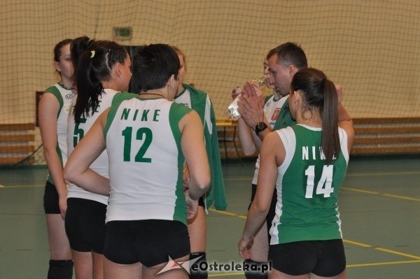 Siatkówka, II Liga Kobiet: Nike Ostrołęka – AZS AWF UKSW Warszawa 3:2 [11.02.2012] - zdjęcie #25 - eOstroleka.pl