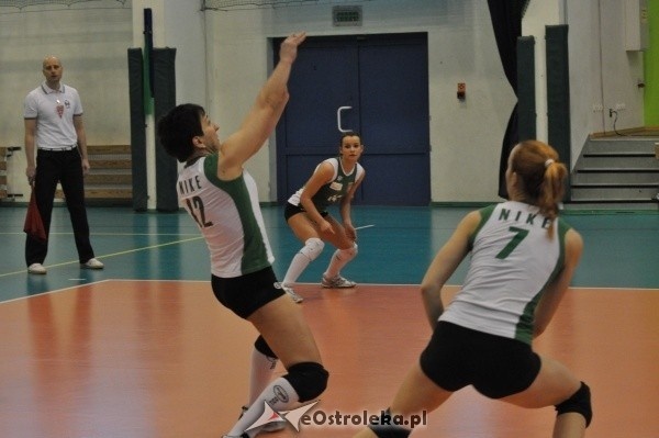 Siatkówka, II Liga Kobiet: Nike Ostrołęka – AZS AWF UKSW Warszawa 3:2 [11.02.2012] - zdjęcie #10 - eOstroleka.pl