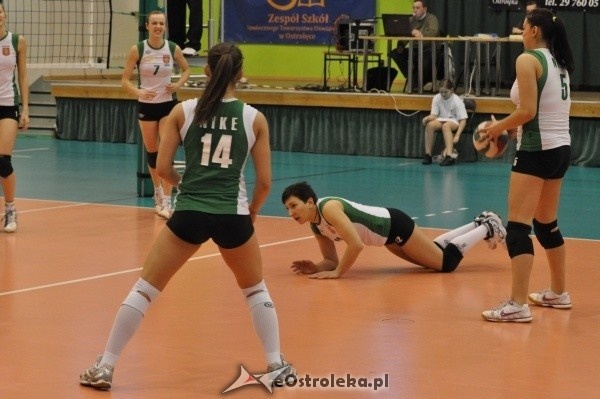 Siatkówka, II Liga Kobiet: Nike Ostrołęka – AZS AWF UKSW Warszawa 3:2 [11.02.2012] - zdjęcie #6 - eOstroleka.pl