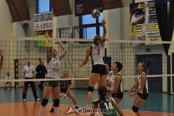 Siatkówka, II Liga Kobiet: Nike Ostrołęka – AZS AWF UKSW Warszawa 3:2 [11.02.2012] - zdjęcie #5 - eOstroleka.pl