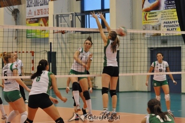 Siatkówka, II Liga Kobiet: Nike Ostrołęka – AZS AWF UKSW Warszawa 3:2 [11.02.2012] - zdjęcie #1 - eOstroleka.pl