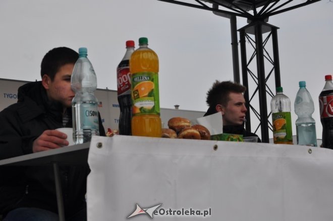 Arkadiusz Peca tegorocznym mistrzem Ostrołęki w jedzeniu pączków [16.II.2012] - zdjęcie #14 - eOstroleka.pl
