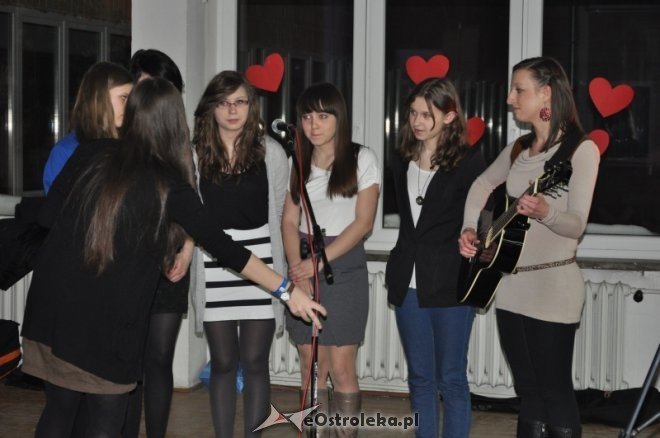 Debata Walentynkowa: „Pragnąć czy pożądać? Wszyscy chcą kochać - czyli porozmawiajmy o związkach”  [17,II,2012] - zdjęcie #13 - eOstroleka.pl