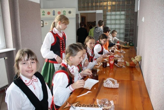 Lelis: Po raz siódmy darli pierze w centrum kultury [17.II.2012] - zdjęcie #8 - eOstroleka.pl