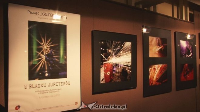 Wernisaż wystawy Pawła Krupki W blasku jupiterów [17.02.2012] - zdjęcie #1 - eOstroleka.pl