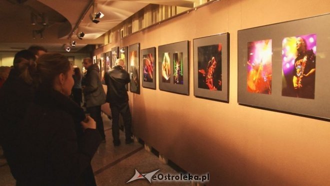 Wernisaż wystawy Pawła Krupki W blasku jupiterów [17.02.2012] - zdjęcie #6 - eOstroleka.pl