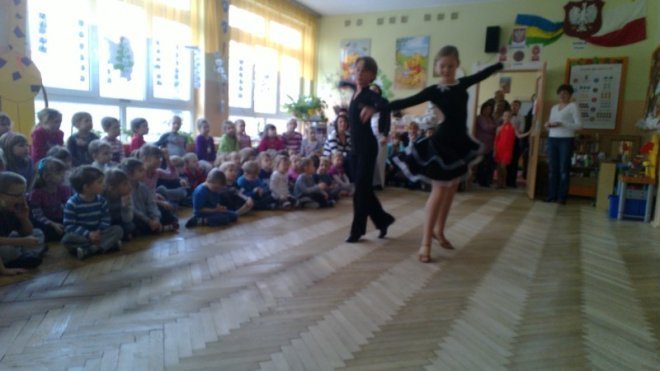 Pokaz tańca towarzyskiego w Przedszkolu Miejskim Nr 7 [20.02.2012] - zdjęcie #2 - eOstroleka.pl