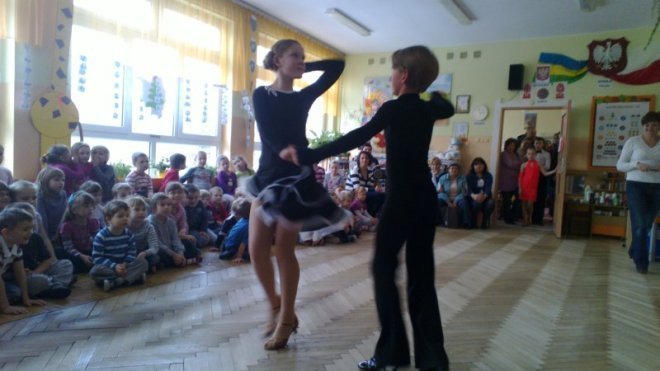 Pokaz tańca towarzyskiego w Przedszkolu Miejskim Nr 7 [20.02.2012] - zdjęcie #3 - eOstroleka.pl