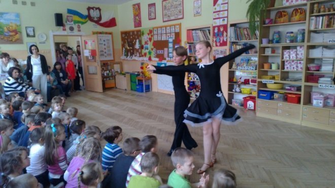 Pokaz tańca towarzyskiego w Przedszkolu Miejskim Nr 7 [20.02.2012] - zdjęcie #5 - eOstroleka.pl