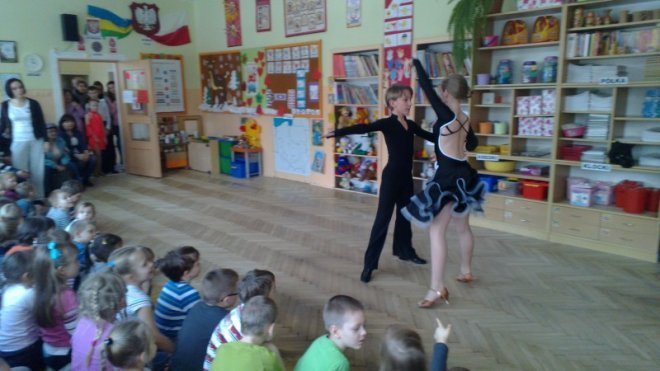 Pokaz tańca towarzyskiego w Przedszkolu Miejskim Nr 7 [20.02.2012] - zdjęcie #6 - eOstroleka.pl