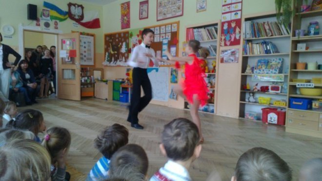 Pokaz tańca towarzyskiego w Przedszkolu Miejskim Nr 7 [20.02.2012] - zdjęcie #7 - eOstroleka.pl