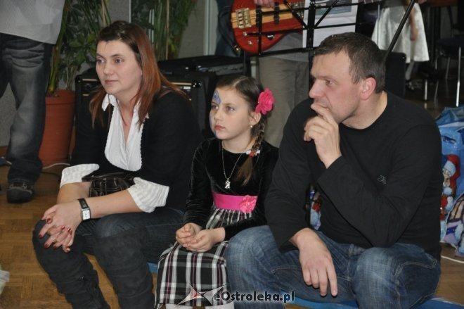 Choinka osiedla Dzieci Polskich [21.II.2012] - zdjęcie #30 - eOstroleka.pl