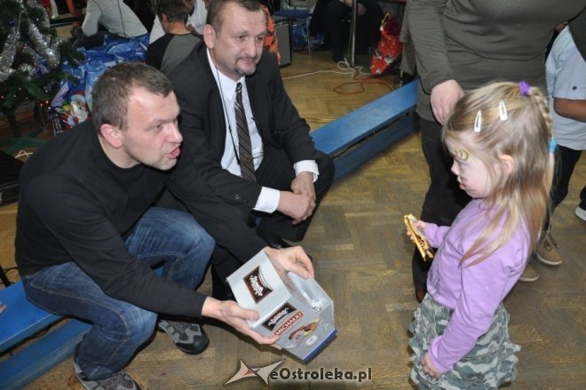 Choinka osiedla Dzieci Polskich [21.II.2012] - zdjęcie #45 - eOstroleka.pl