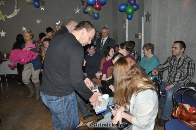 Choinka osiedla Dzieci Polskich [21.II.2012] - zdjęcie #6 - eOstroleka.pl