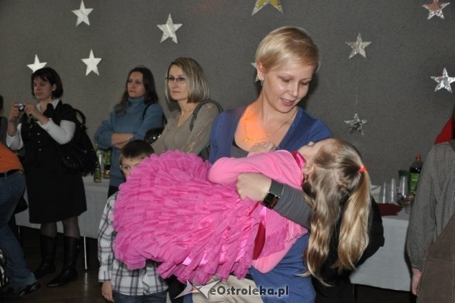 Choinka osiedla Dzieci Polskich [21.II.2012] - zdjęcie #4 - eOstroleka.pl
