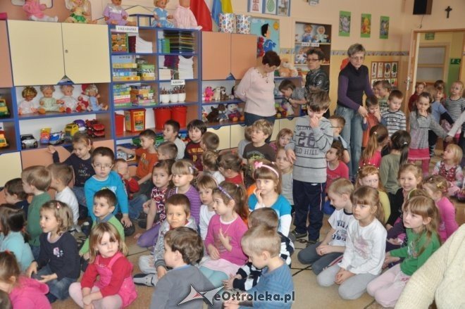 Zbiórka Makulatury w Przedszkolu Miejkim nr 7 [22.II.2012] - zdjęcie #45 - eOstroleka.pl