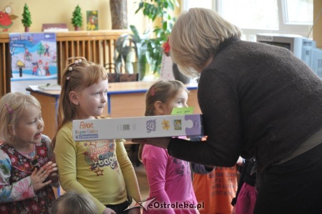 Zbiórka Makulatury w Przedszkolu Miejkim nr 7 [22.II.2012] - zdjęcie #25 - eOstroleka.pl