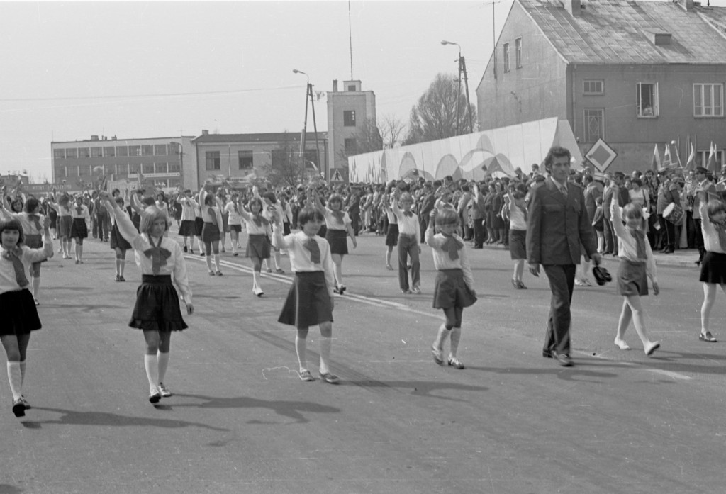 Pochody 1-majowe w Ostrołęce 1958 - 1980 - zdjęcie #120 - eOstroleka.pl