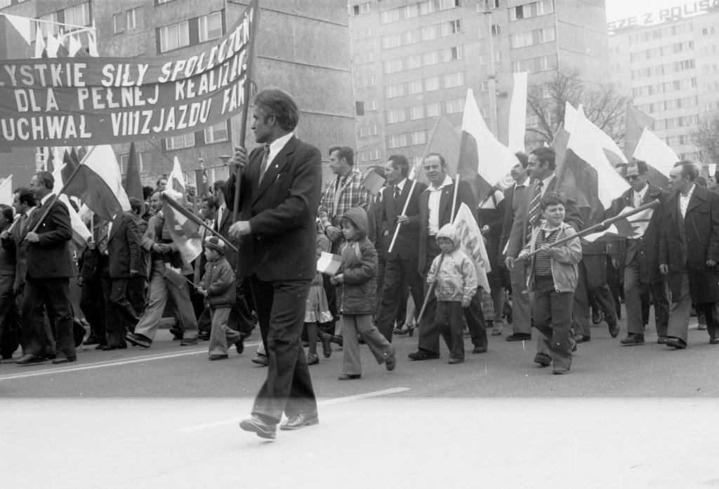 Pochody 1-majowe w Ostrołęce 1958 - 1980 - zdjęcie #2 - eOstroleka.pl