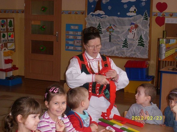 Spotkanie z panią Czesławą Lewandowską w Przedszkolu nr7 [24.02.2012] - zdjęcie #1 - eOstroleka.pl