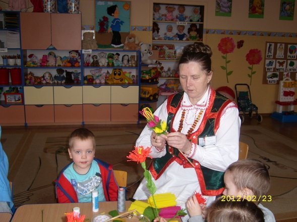 Spotkanie z panią Czesławą Lewandowską w Przedszkolu nr7 [24.02.2012] - zdjęcie #6 - eOstroleka.pl