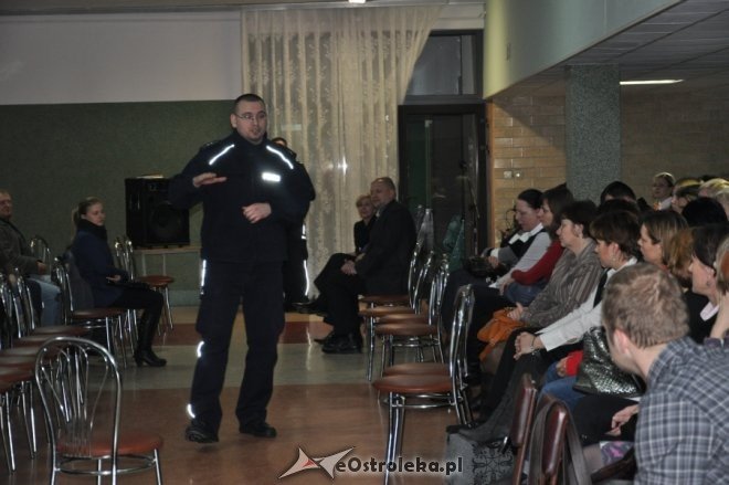 Rodzice obejrzeli spektakl Śmiej się pajacu [29 II 2012] - zdjęcie #22 - eOstroleka.pl