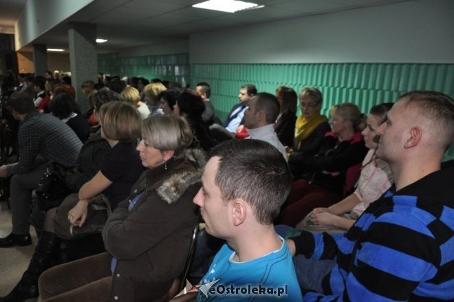 Rodzice obejrzeli spektakl Śmiej się pajacu [29 II 2012] - zdjęcie #5 - eOstroleka.pl