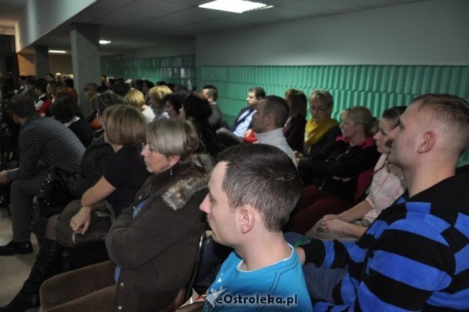 Rodzice obejrzeli spektakl Śmiej się pajacu [29 II 2012] - zdjęcie #21 - eOstroleka.pl