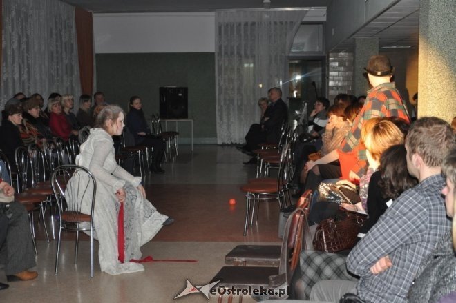 Rodzice obejrzeli spektakl Śmiej się pajacu [29 II 2012] - zdjęcie #13 - eOstroleka.pl