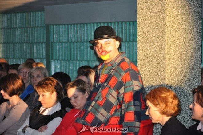 Rodzice obejrzeli spektakl Śmiej się pajacu [29 II 2012] - zdjęcie #25 - eOstroleka.pl
